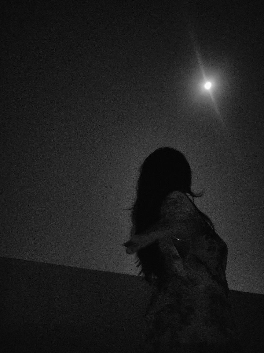 Aesthetic Hidden Face Girl Pic Black & White