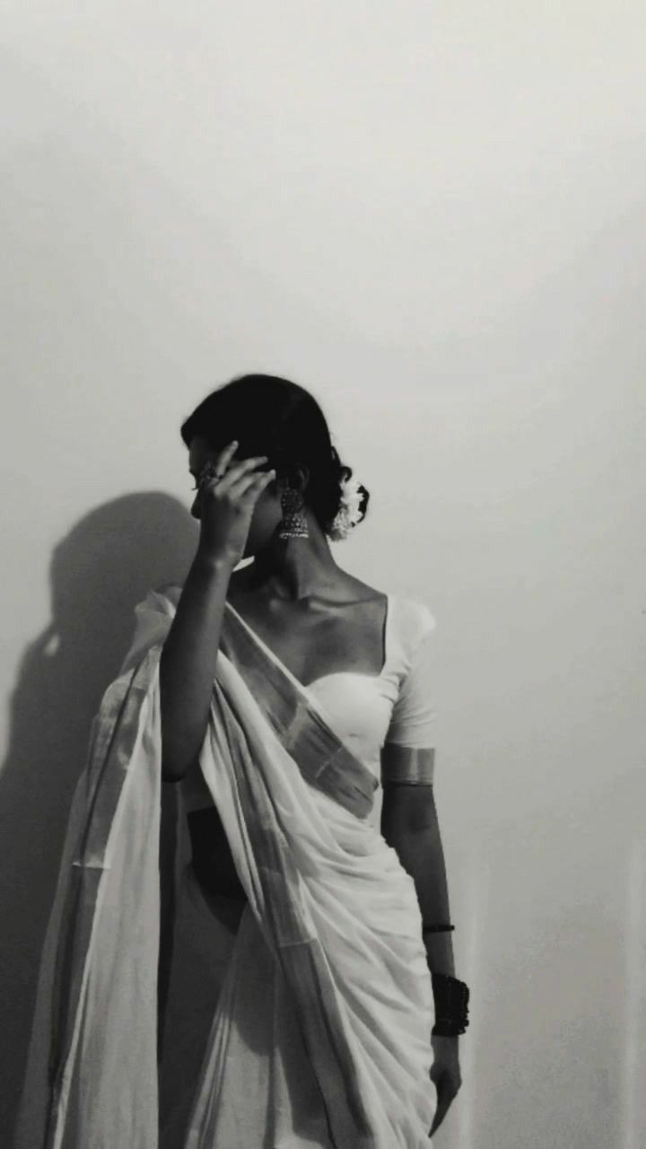 Aesthetic Hidden Face Girl Pic Black & White