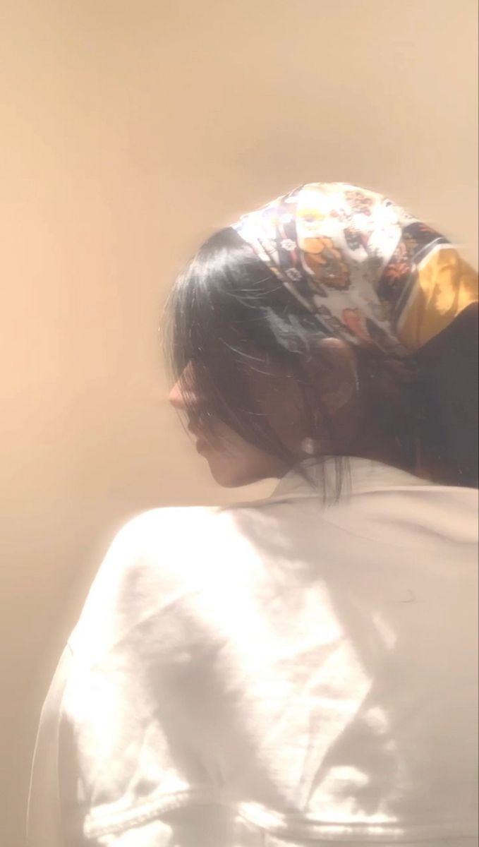 Aesthetic Hidden Face Girl Pic Black & White