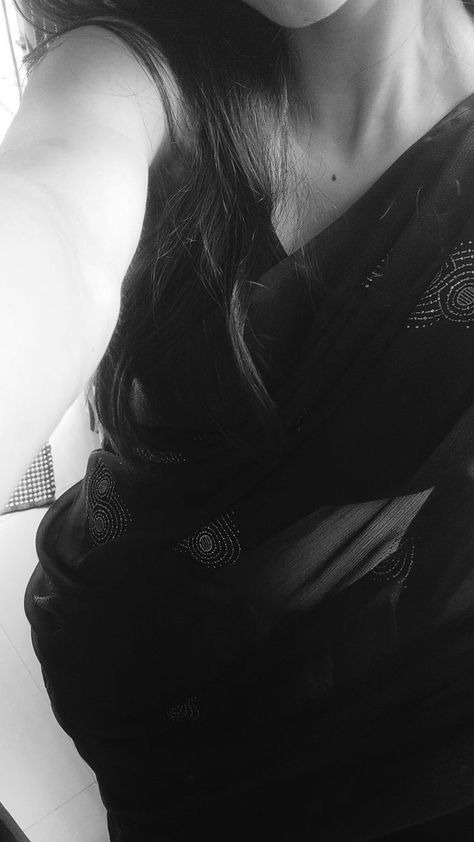 Aesthetic Hidden Face Girl Pic Black & White