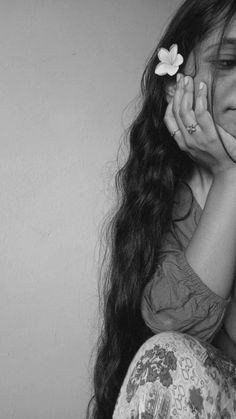 Aesthetic Hidden Face Girl Pic Black & White