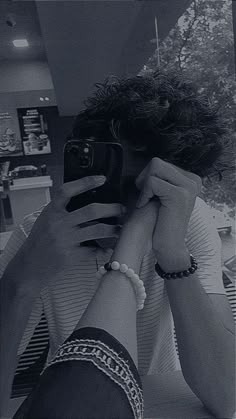 Aesthetic Hidden Face Girl Pic Black & White