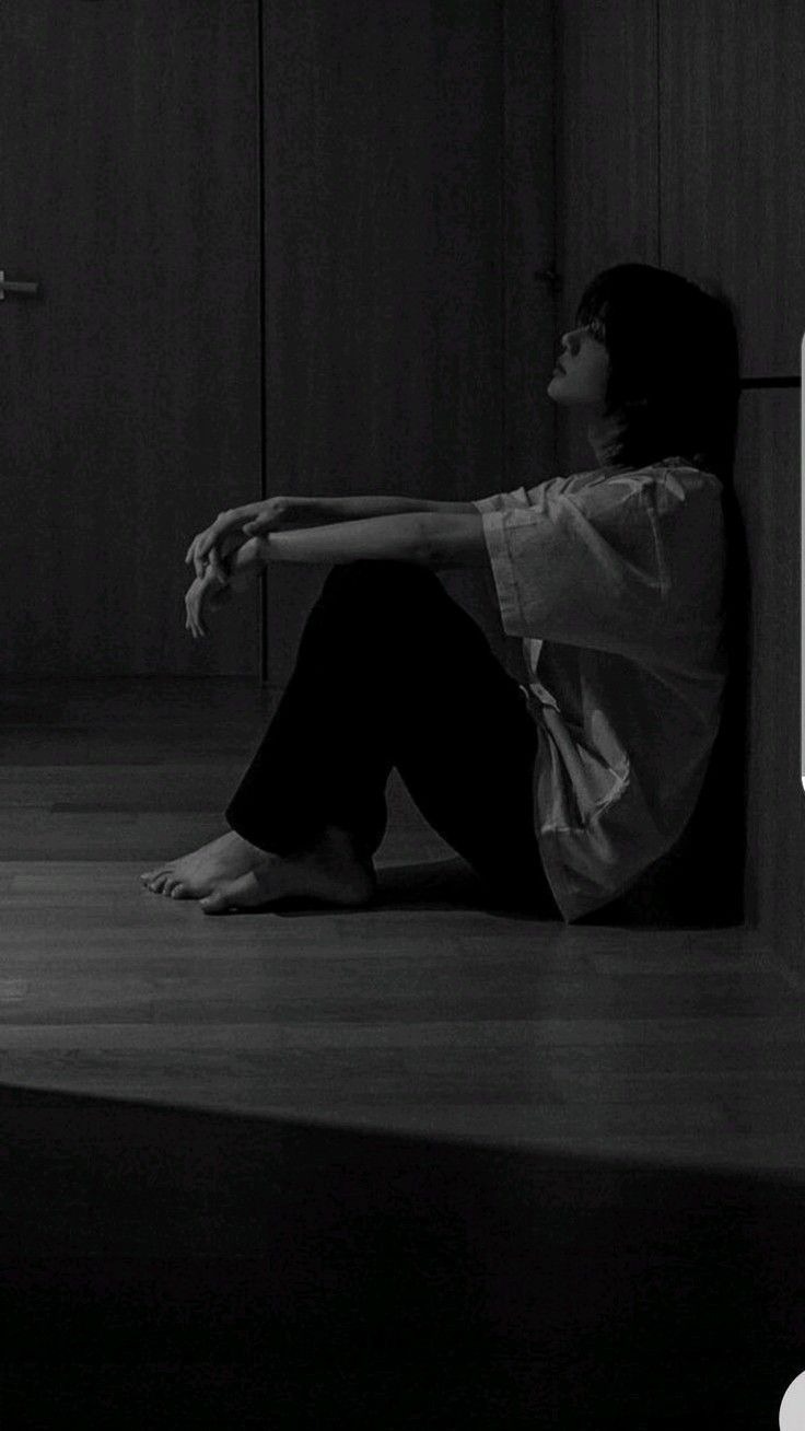 Aesthetic Hidden Face Girl Pic Black & White