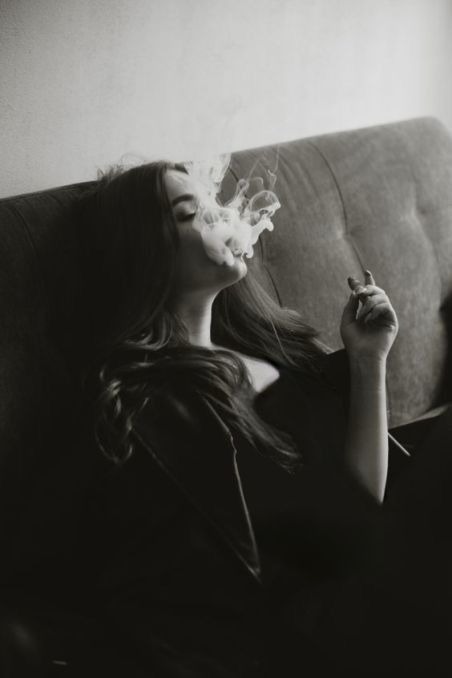 Aesthetic Hidden Face Girl Pic Black & White