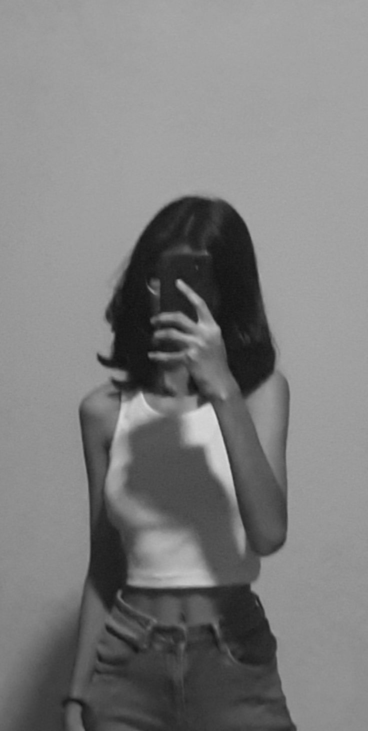 Aesthetic Hidden Face Girl Pic Black & White