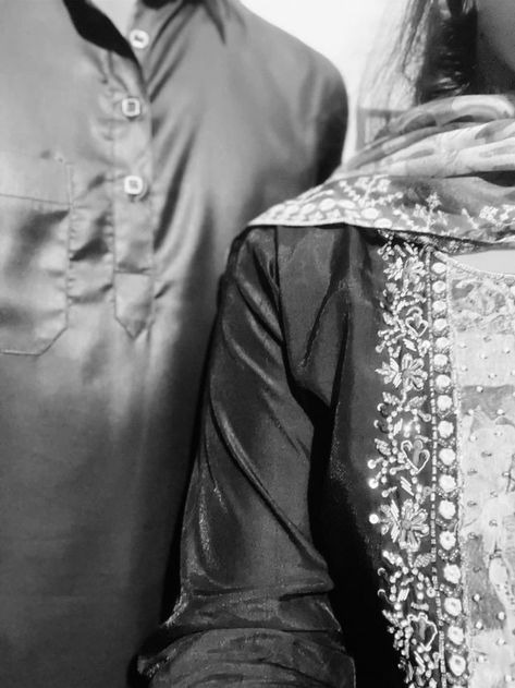 Aesthetic Hidden Face Girl Pic Black & White