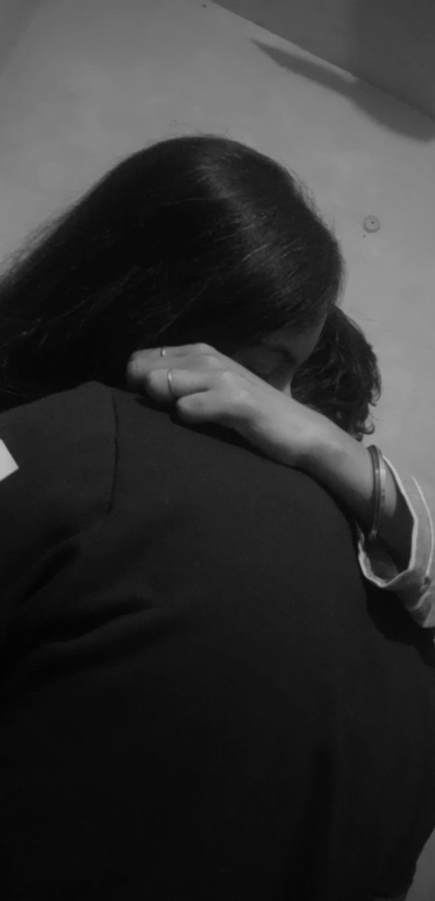 Aesthetic Hidden Face Girl Pic Black & White