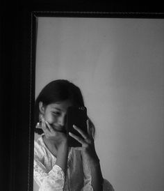 Aesthetic Hidden Face Girl Pic Black & White