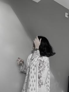 Aesthetic Hidden Face Girl Pic Black & White