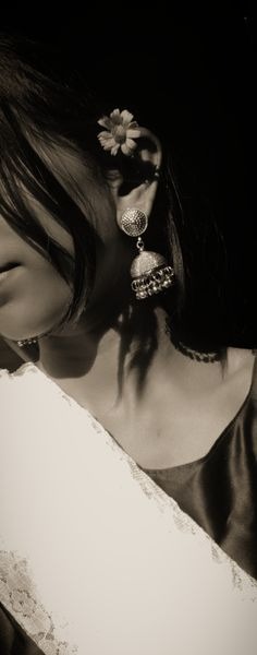 Aesthetic Hidden Face Girl Pic Black & White