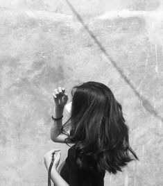 Aesthetic Hidden Face Girl Pic Black & White