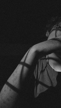 Aesthetic Hidden Face Girl Pic Black & White