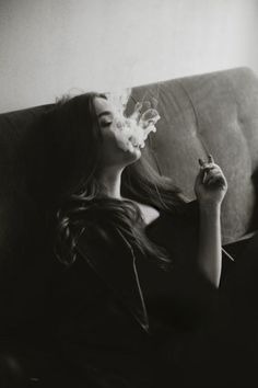 Aesthetic Hidden Face Girl Pic Black & White