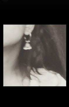 Aesthetic Hidden Face Girl Pic Black & White