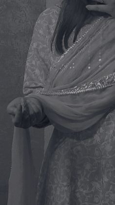 Aesthetic Hidden Face Girl Pic Black & White