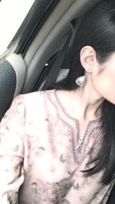 Aesthetic Hidden Face Girl Pic Black & White