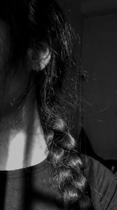 Aesthetic Hidden Face Girl Pic Black & White