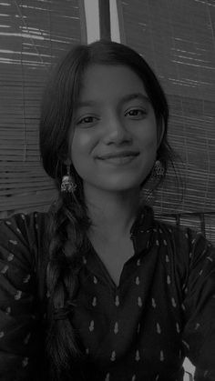 Aesthetic Hidden Face Girl Pic Black & White