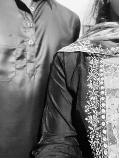 Aesthetic Hidden Face Girl Pic Black & White