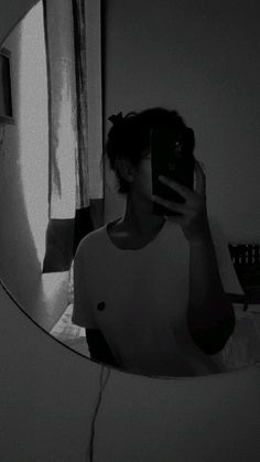 Aesthetic Hidden Face Girl Pic Black & White