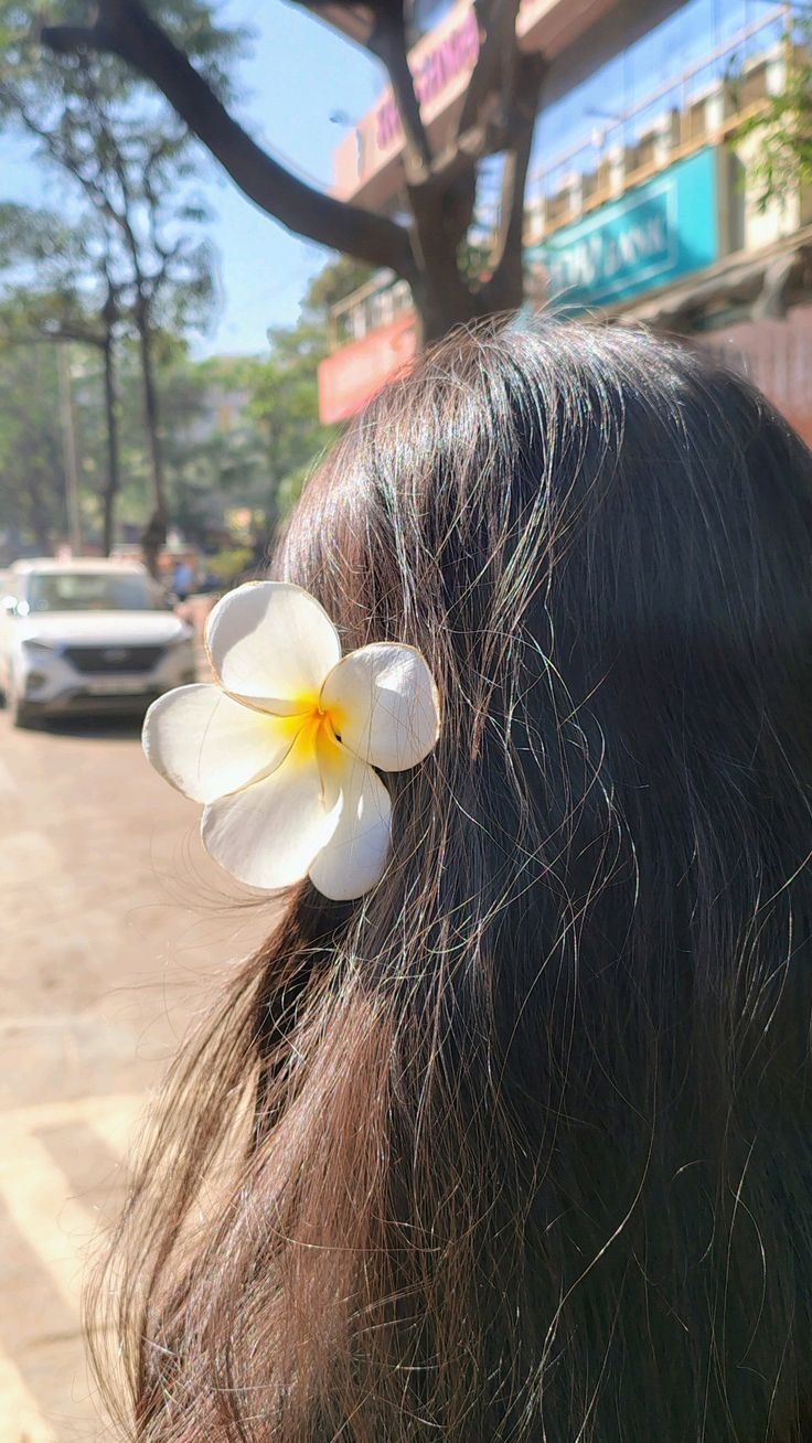 Aesthetic Hidden Face Girl Pic Black & White