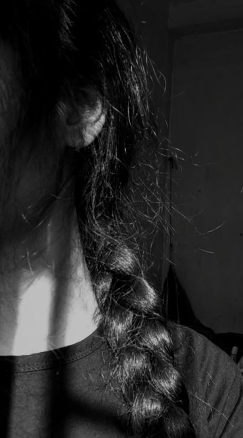 Aesthetic Hidden Face Girl Pic Black & White