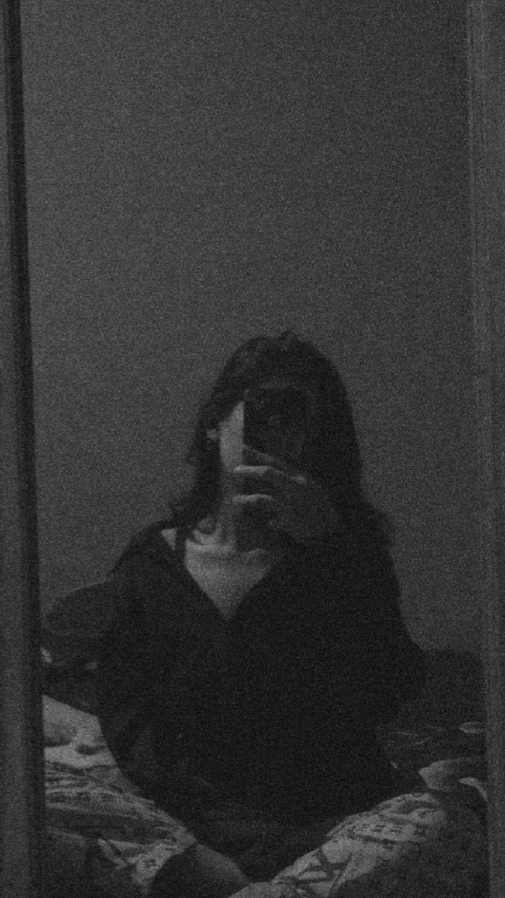 Aesthetic Hidden Face Girl Pic Black & White