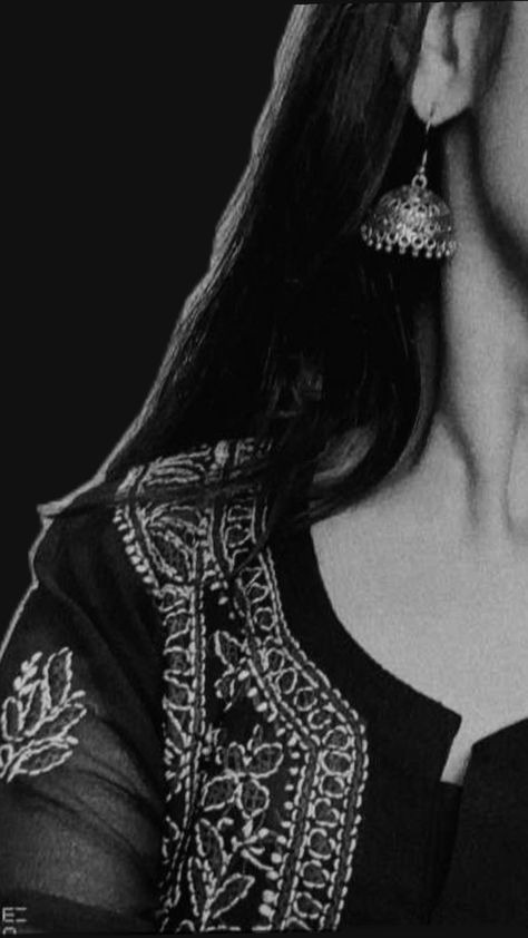 Aesthetic Hidden Face Girl Pic Black & White