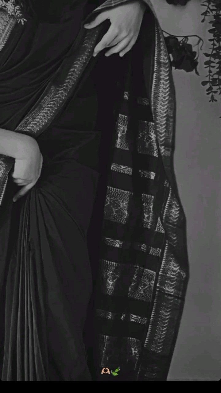 Aesthetic Hidden Face Girl Pic Black & White