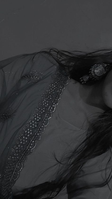 Aesthetic Hidden Face Girl Pic Black & White