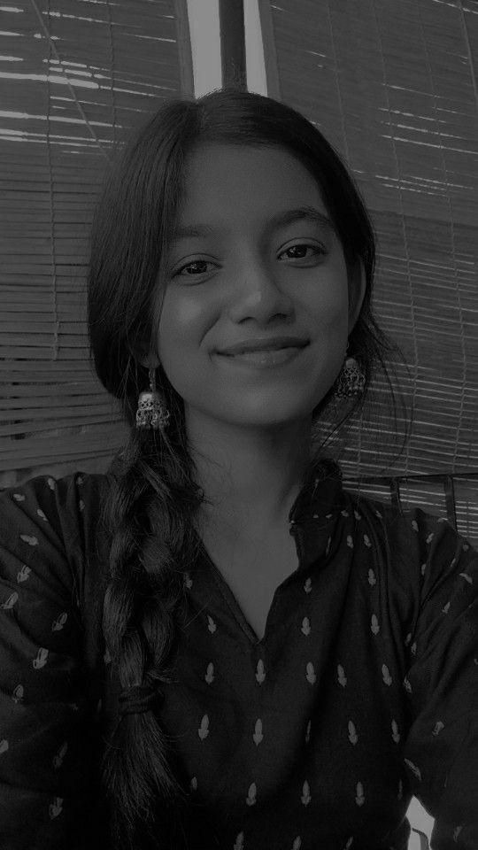 Aesthetic Hidden Face Girl Pic Black & White