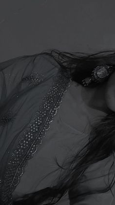 Aesthetic Hidden Face Girl Pic Black & White