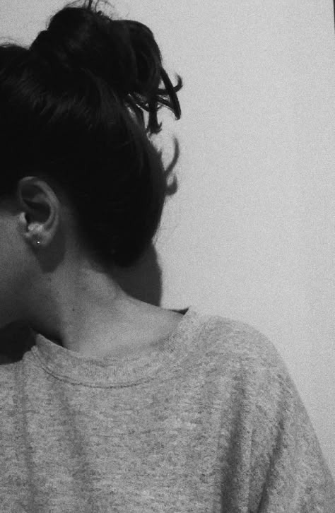 Aesthetic Hidden Face Girl Pic Black & White