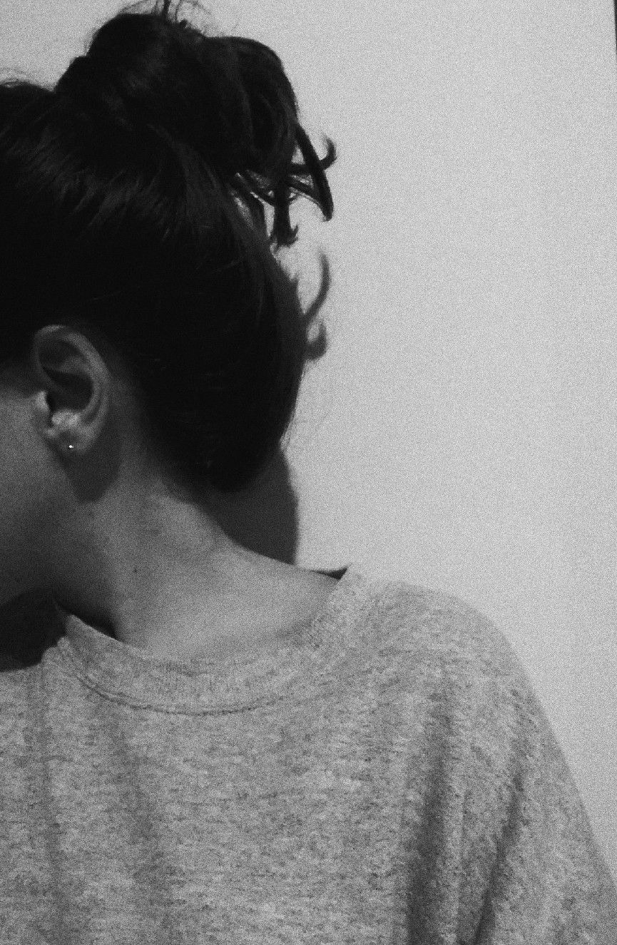 Aesthetic Hidden Face Girl Pic Black & White