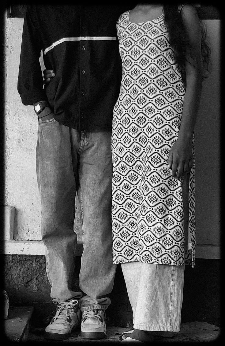 Aesthetic Hidden Face Girl Pic Black & White