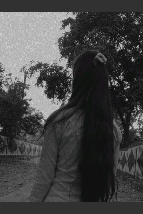 Aesthetic Hidden Face Girl Pic Black & White