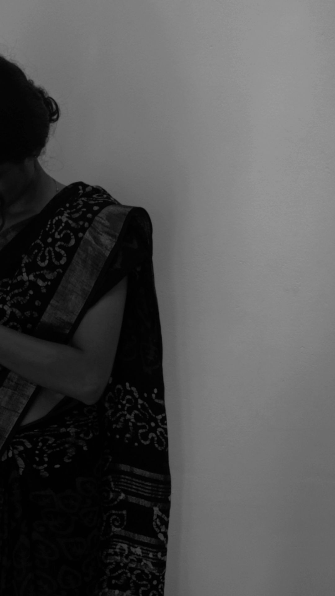 Aesthetic Hidden Face Girl Pic Black & White