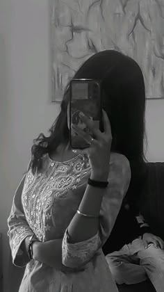 Aesthetic Hidden Face Girl Pic Black & White