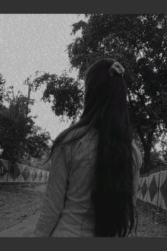 Aesthetic Hidden Face Girl Pic Black & White