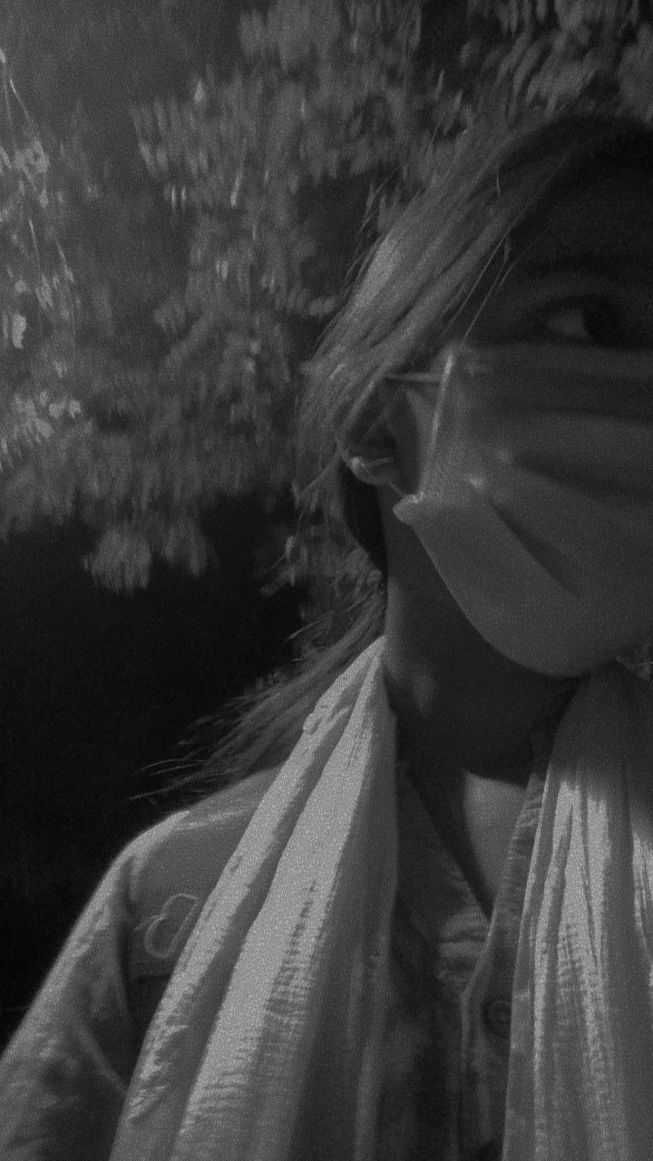 Aesthetic Hidden Face Girl Pic Black & White
