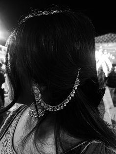 Aesthetic Hidden Face Girl Pic Black & White