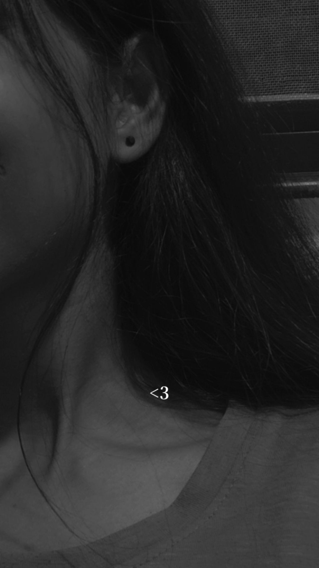 Aesthetic Hidden Face Girl Pic Black & White