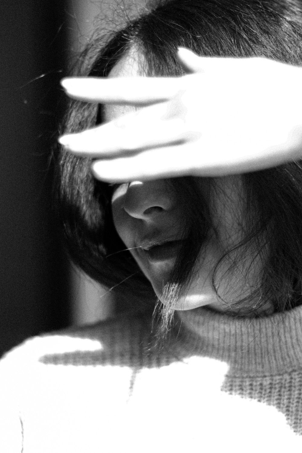 Aesthetic Hidden Face Girl Pic Black & White