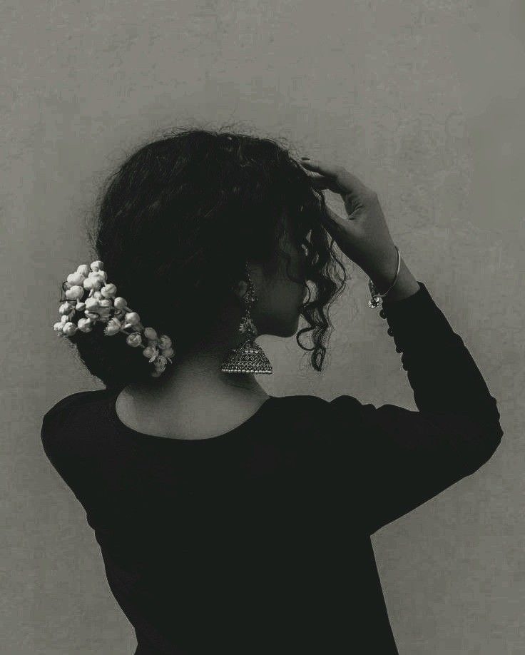 Aesthetic Hidden Face Girl Pic Black & White